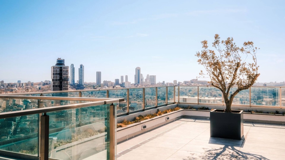 Celiktepe Mahallesi Apartment | Sleek Flat with Terrace close to Sapphire Mall