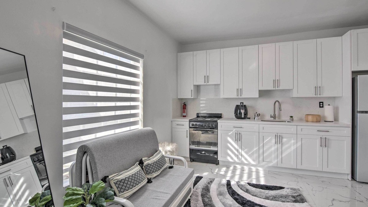 Country Club Apartment | Sleek Hialeah Guest Suite on Golf Course!