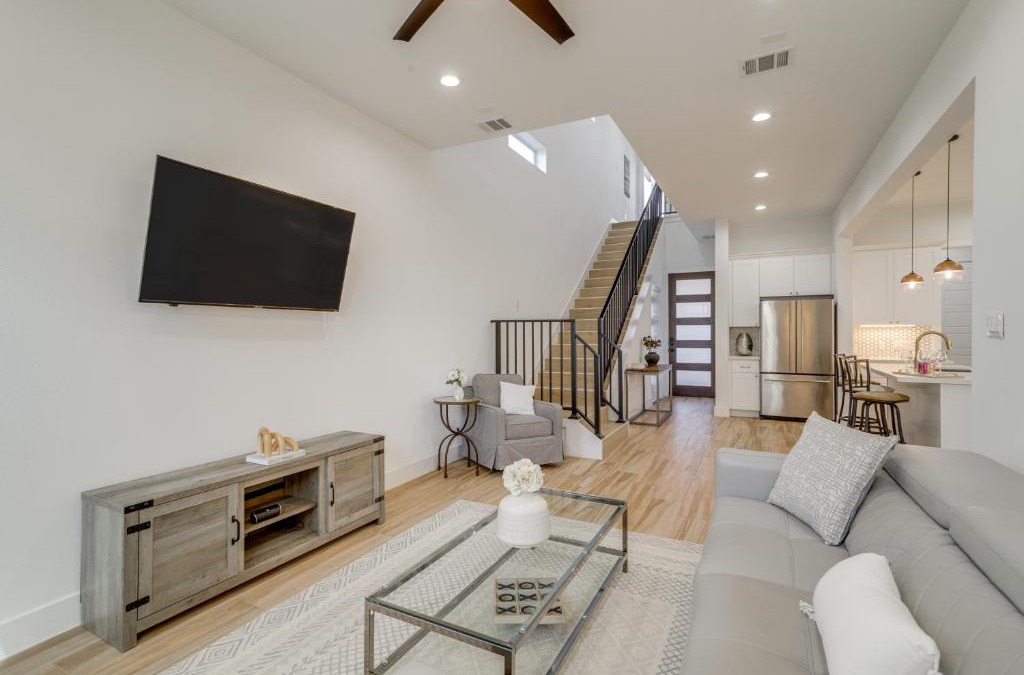 Garden Oaks House | Sleek Home with Screened Patio and Yard in Houston!