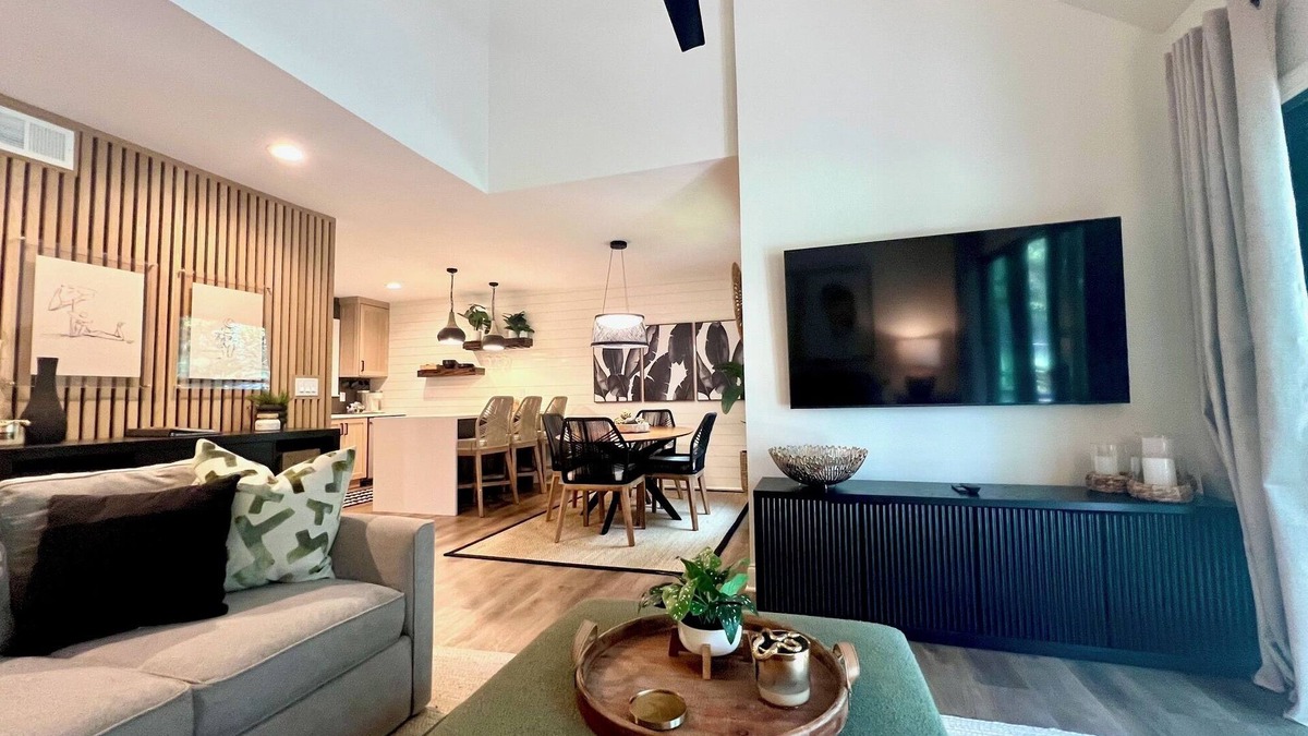 Seabrook Island Villa | Sleek, immaculate villa. Half mile from beach. Club access.