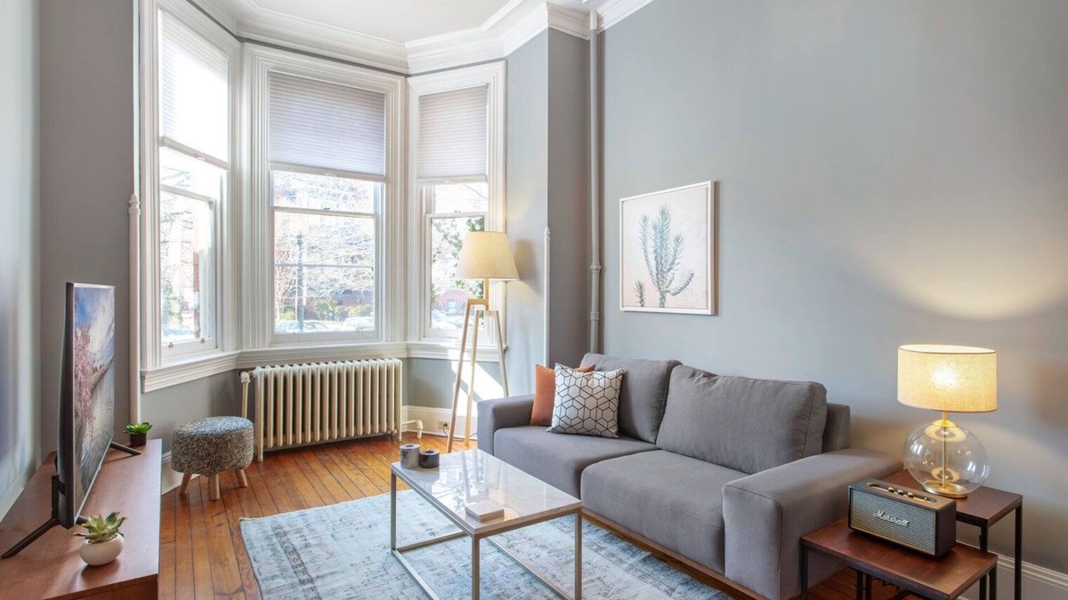 Logan Circle Apartment | Sleek Logan Circle 1BR w/W/D close to 14th St by Blueground