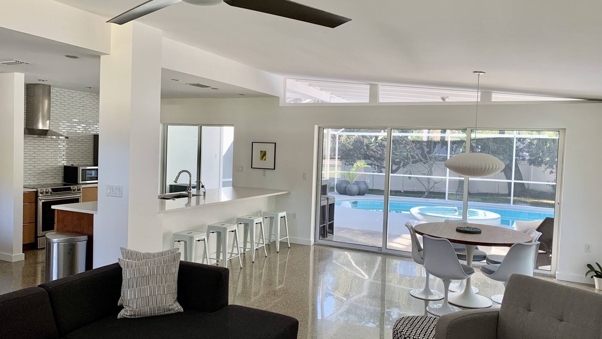 Bradenton House | Sleek Mid-Century Modern House Close To Beach