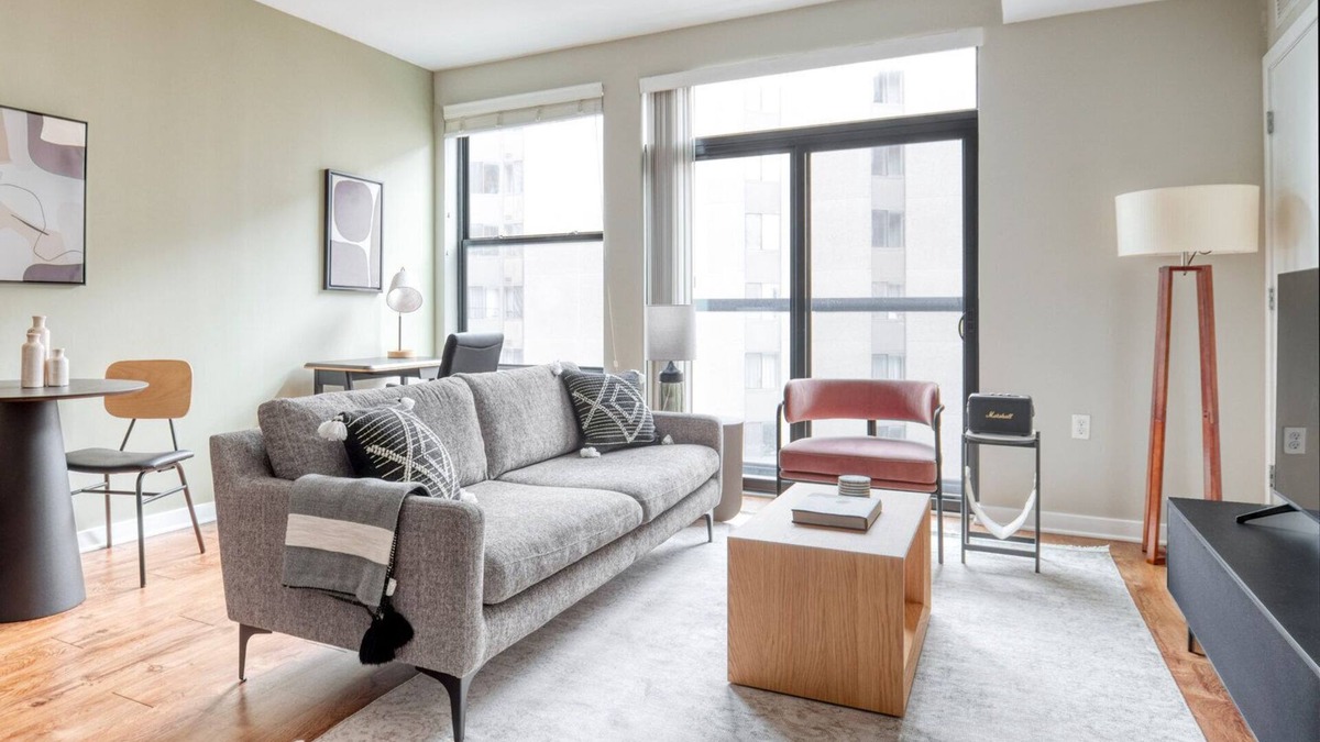 Mount Vernon Triangle Apartment | Sleek Mount Vernon 1BR w/Gym, Roof & W/D, near Metro, by Blueground