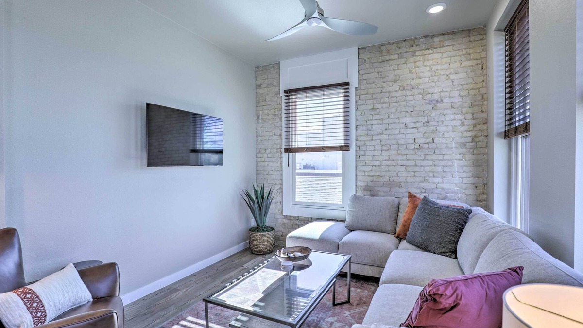 Downtown Apartment | Sleek, Newly Updated Downtown San Marcos Apt!