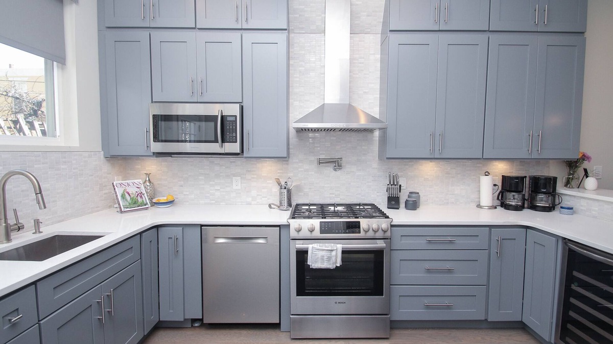 Newbold House | Sleek + Posh! 4 Bed/3.5 Baths! +RoofDeck! - Sleeps 12!