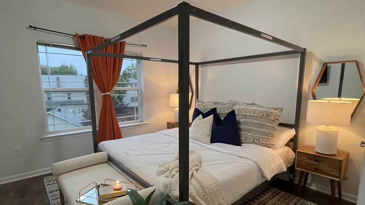 Middlesex House | Sleek & Sexy Condo with balcony