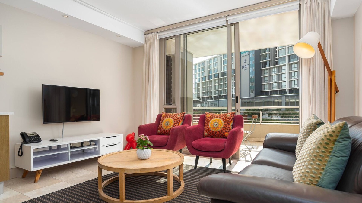 Victoria and Alfred Waterfront Apartment | Sleek Studio Apartment on the Canals