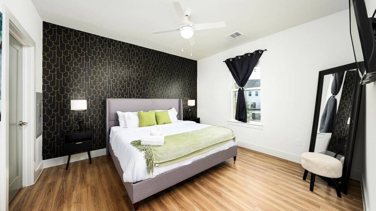 Pflugerville Apartment | Sleek & Stylish Apartment in Prime Location
