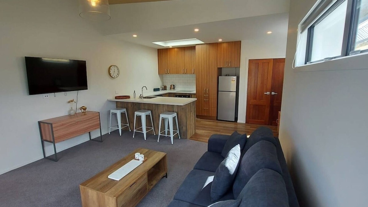 Saint Kilda Apartment | Sleek Suite by the Sand (1-bedroom)
