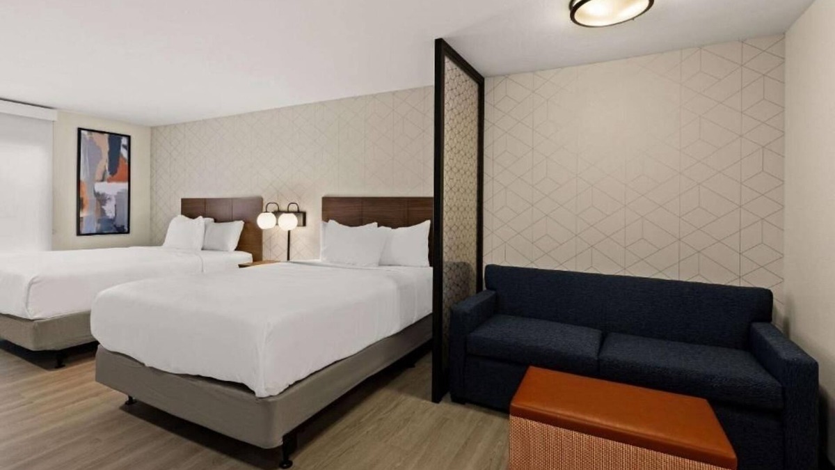 Waco Hotel | Sleek Suite for Guests Seeking Comfort Near Magnolia Market – Few Min