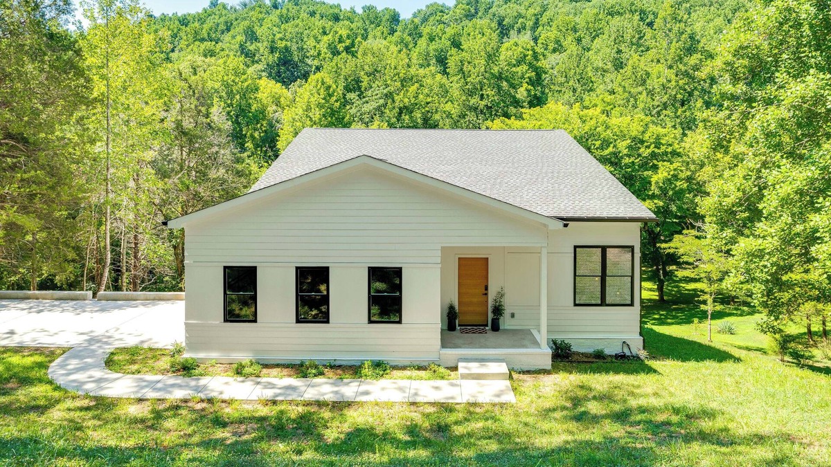Lancaster House | Sleek Tennessee Retreat: 2 Mi to Center Hill Lake!