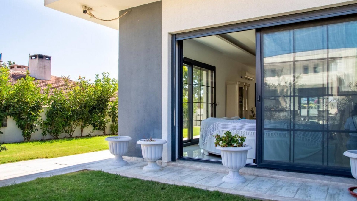 Cesme Villa | Sleek Villa with Private Pool and Garden in Cesme