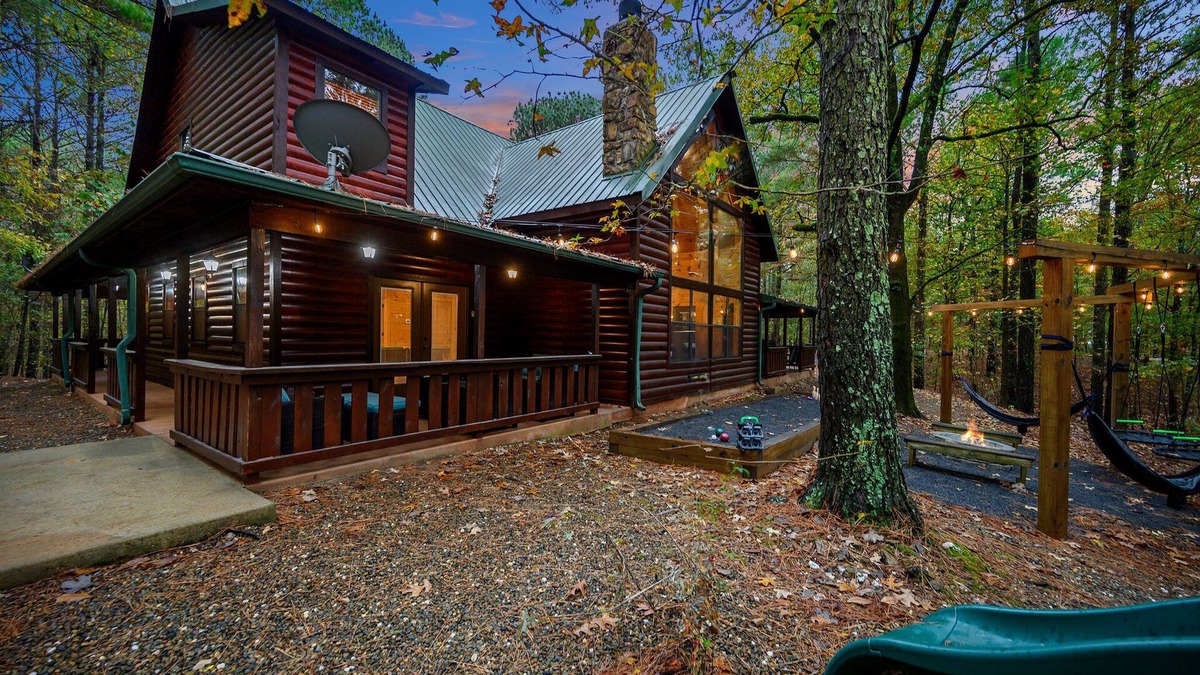 Broken Bow Cabin | Sleep 34! 7BR in 2 CABINS! Pool table, bocce, pets