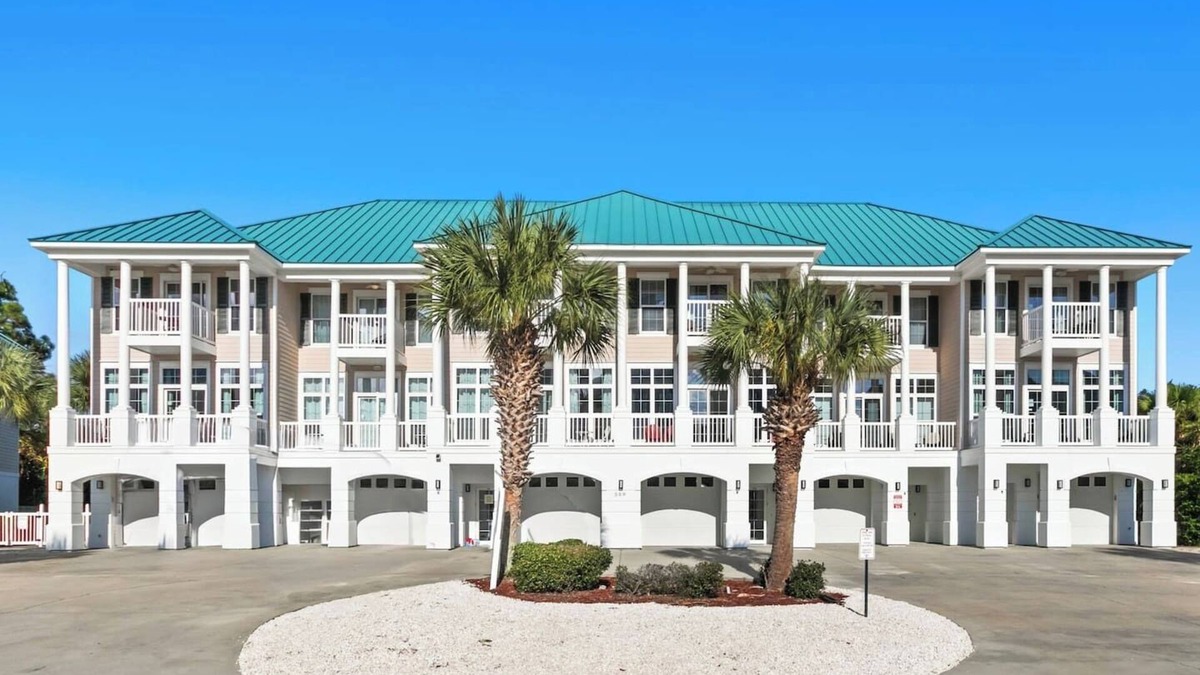 Long Beach House | Sleep 53 | 4 Units | Steps to Beach | Pool