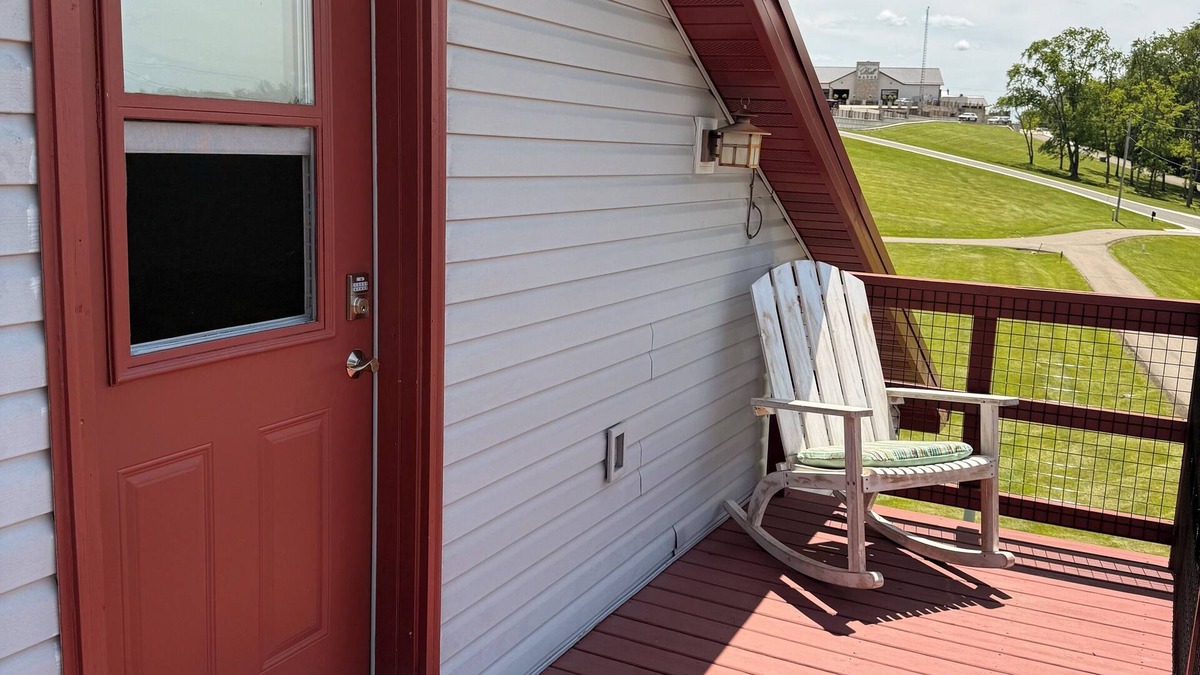 Chillicothe House | Sleep 6+ adults, new 2 Br 1 Ba adjacent to Bell Manor. Cleaning fees included!