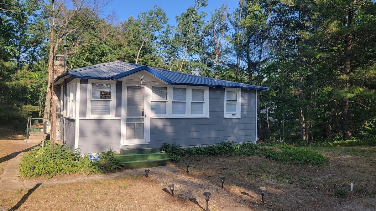 Idlewild Cabin | Sleep 6, Lakeview Cottage with private beach, boat dock & spectacular views.