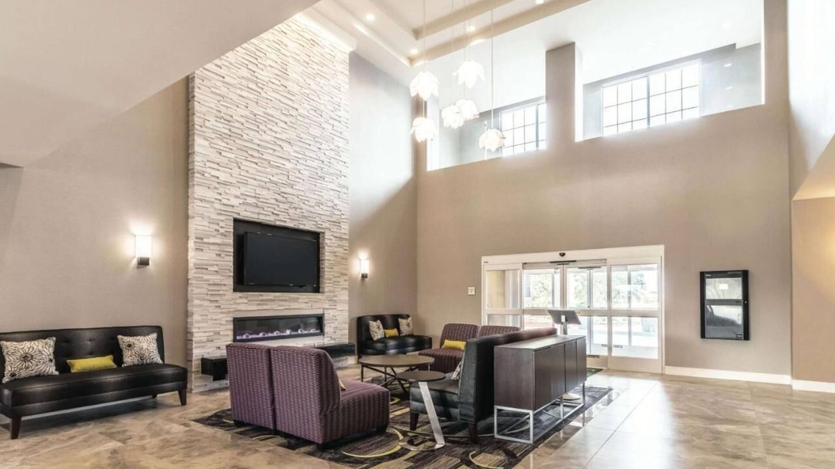 Arlington House | Sleep by the Thrills: 2 Cozy Hotel Rooms Near Six Flags & AT&T Excitement!
