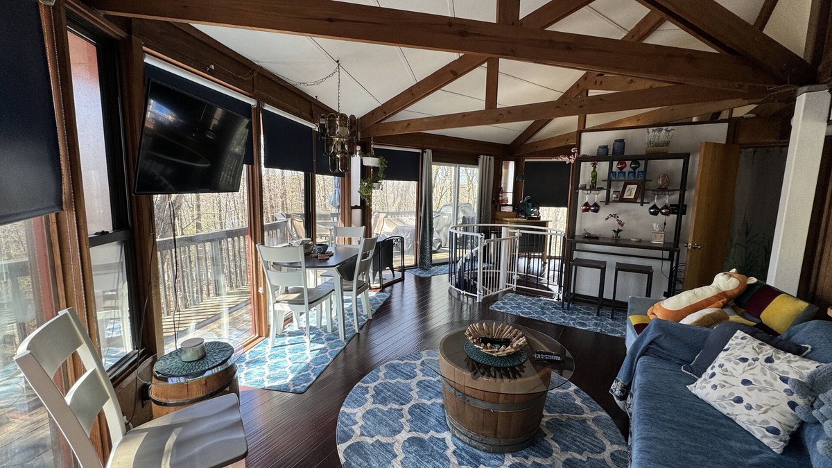Lake Ariel Cottage | Sleep in a Treehouse!