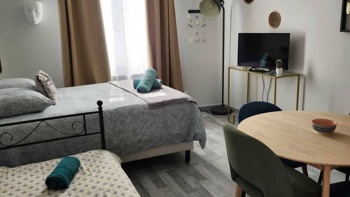 Bourgogne Apartment | ★ ★ ★Sleep'in orleans-comfortable and cosy studio