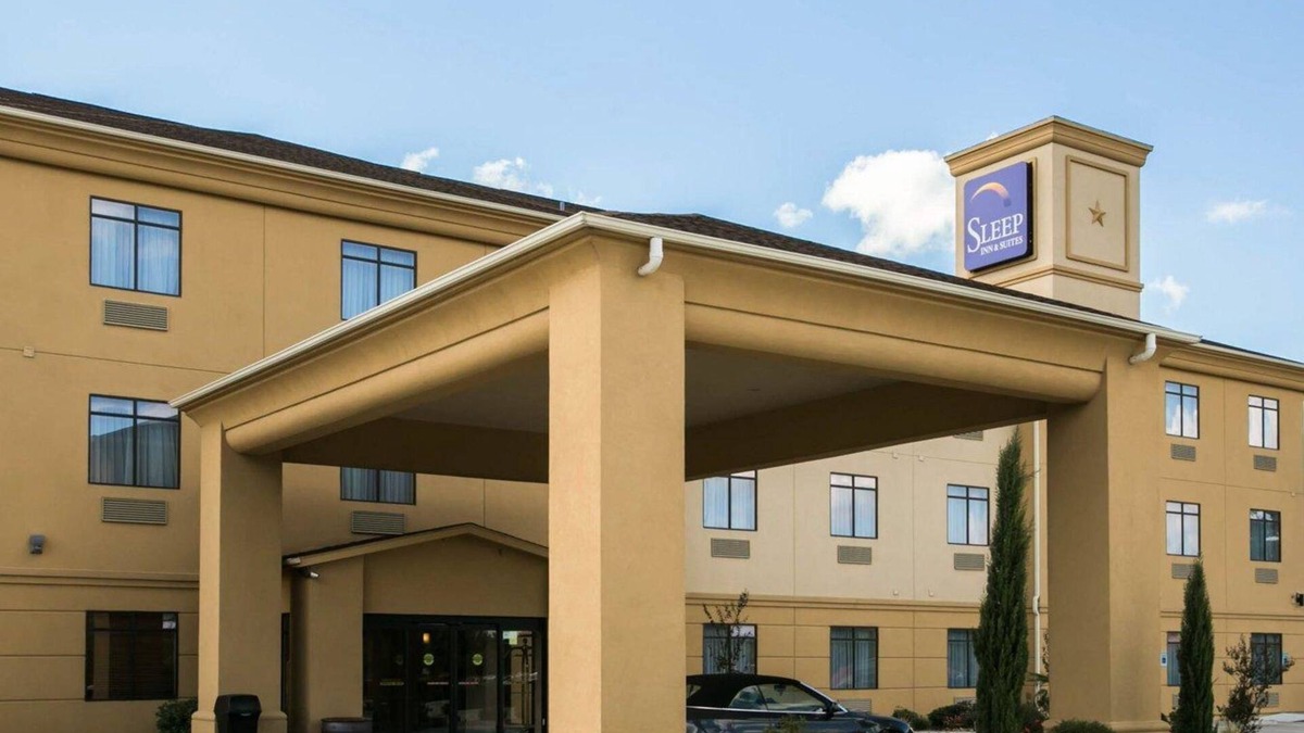 Fairbanks Hotel | Sleep Inn & Suites Highway 290/NW Freeway