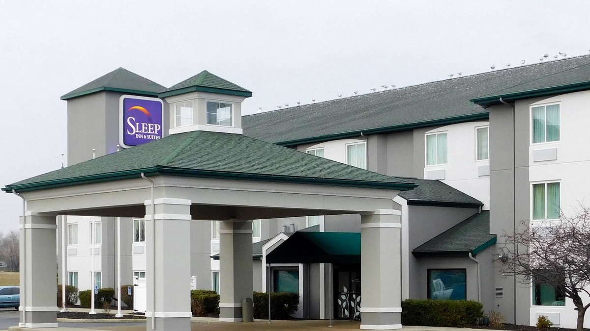 Toledo Hotel | Sleep Inn & Suites Oregon - Toledo