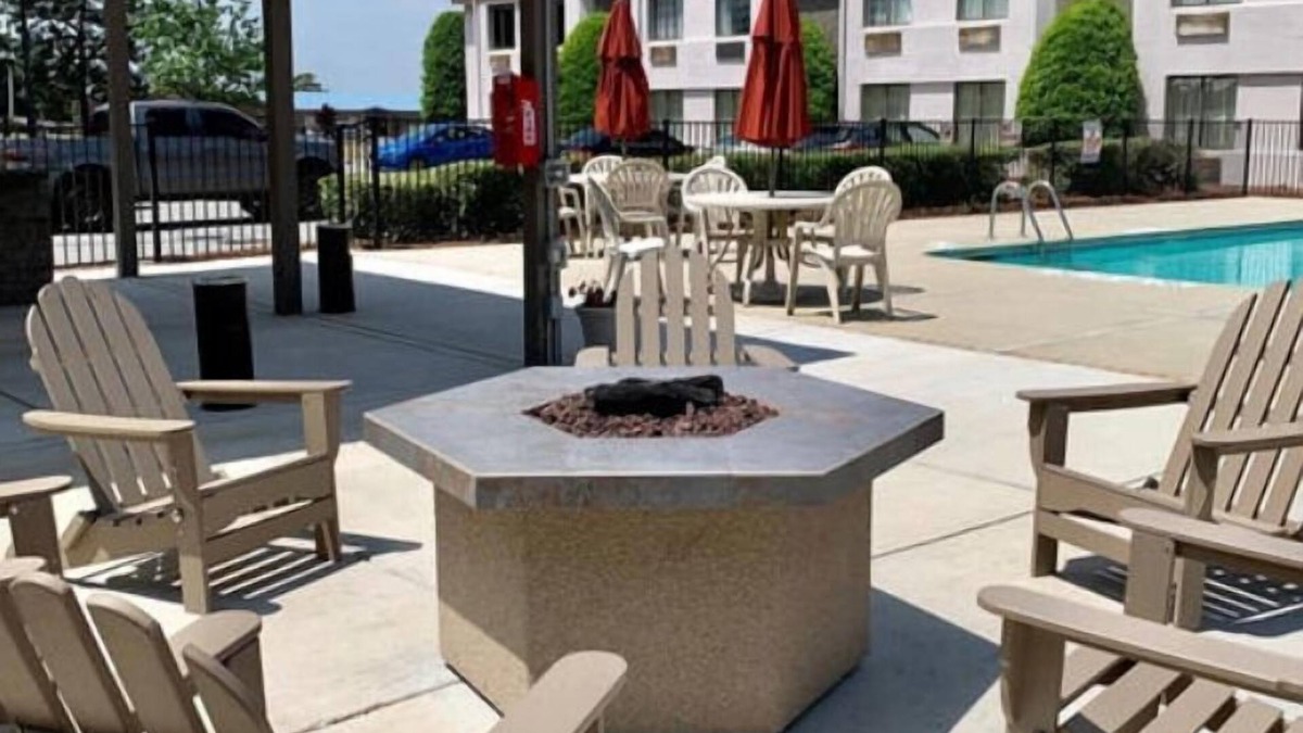 Pine Forest Hotel | Sleep Inn & Suites Spring Lake - Fayetteville near Fort Bragg