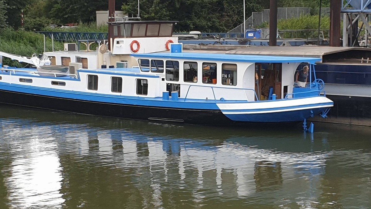 Brouckerque Boat Rental | Sleep on the water - 150 m² boat with private terrace - Peace and nature