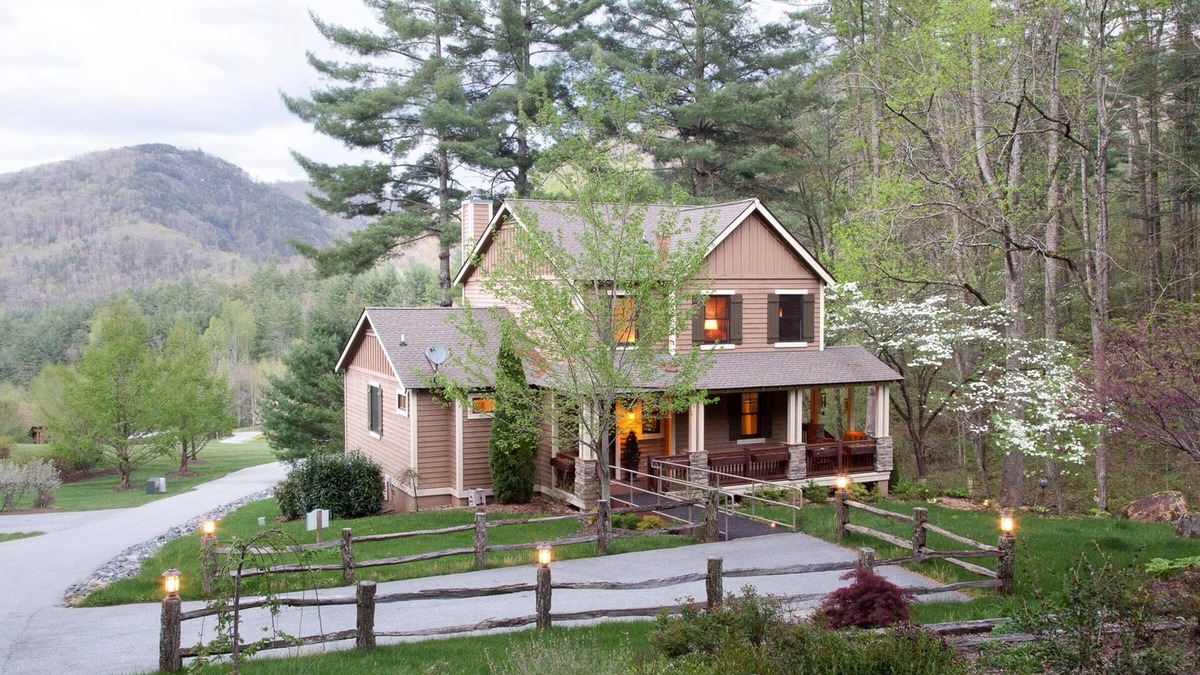 Bear Lake Reserve House | Sleep To The Sounds of Kiesse Creek - Best Location!
