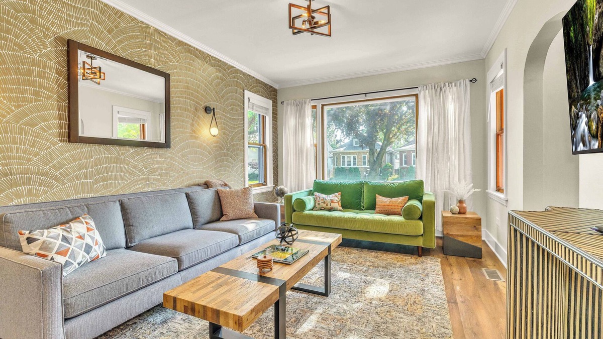 Brookfield House | Sleep10 + Brew Bar + Game RM + Walk2Train to CHI + Pets + 1 MI to Brookfield Zoo