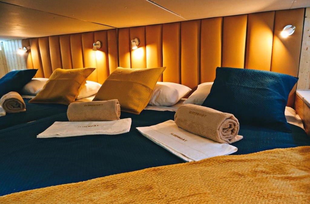 Campanha Boat Rental | SLEEPBOAT LuxLife Yatch