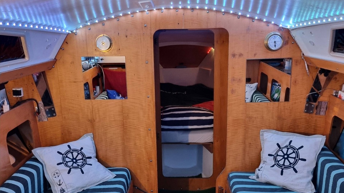 Le Port Boat Rental | SLEEPING ON THE WATER