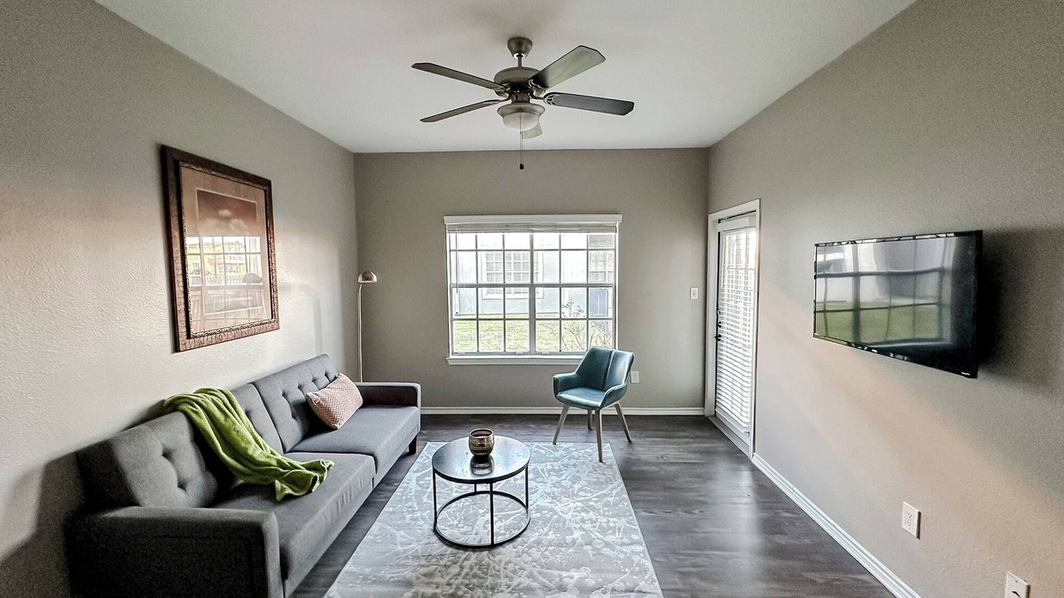 South Side Apartment | Sleepover : Attractive 1BD/1BA + Gym - Corpus Christi