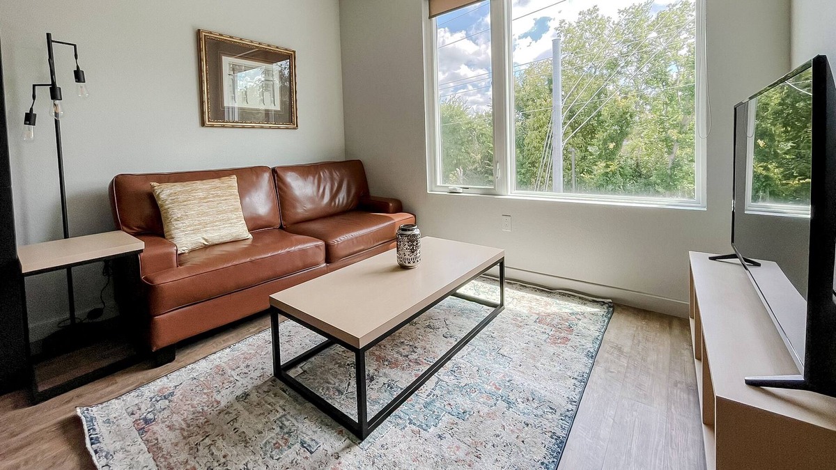 Bowling Green Apartment | Sleepover: Deluxe 1BD/1BA - Bowling Green