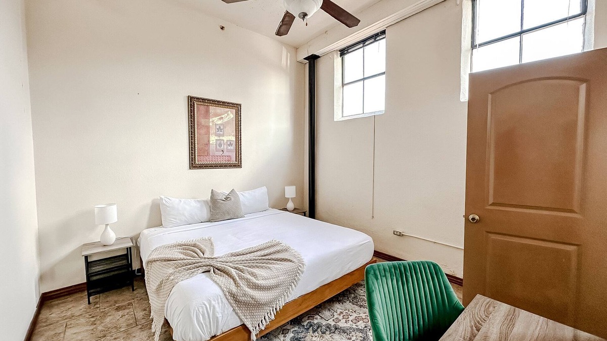 Springfield Apartment | Sleepover: Ideal 2BD/1BA Condo Downtown Springfield