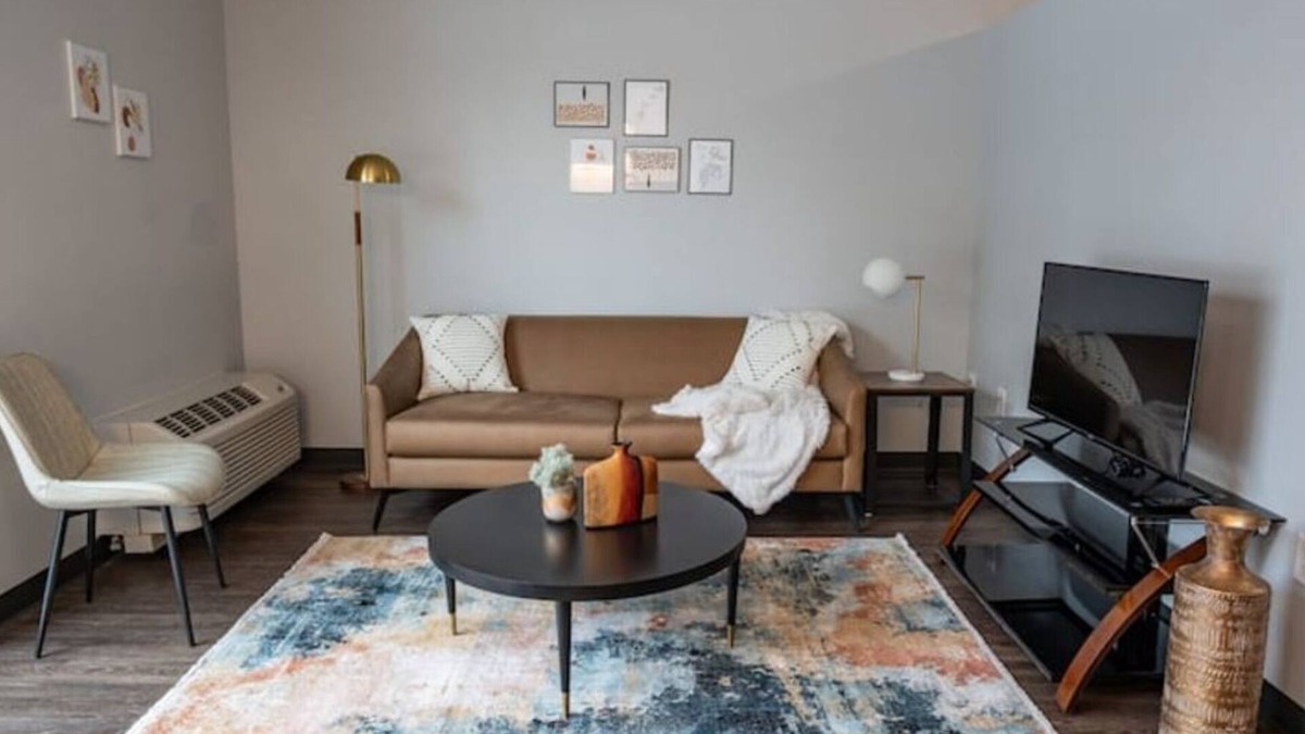 Des Moines Apartment | Sleepover: Serene 1BD/1BA - Downtown Des Moines