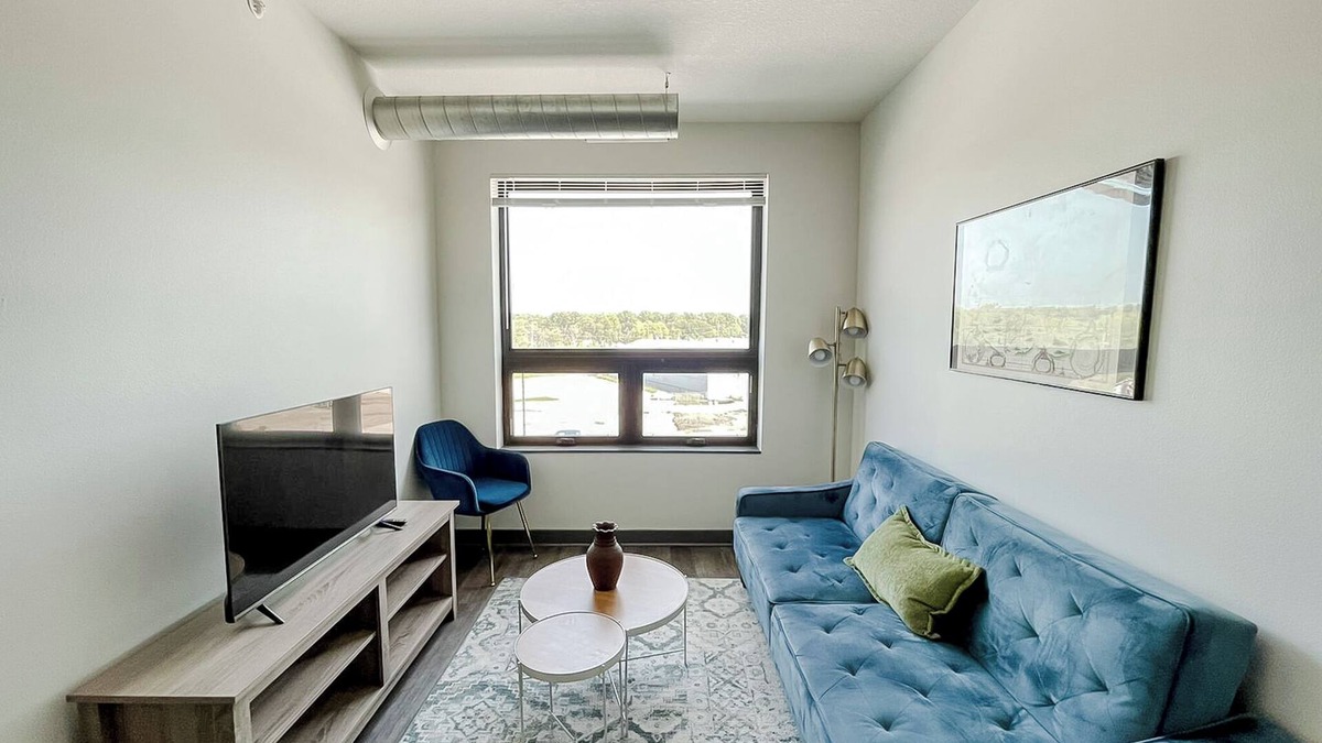 West Des Moines Apartment | Sleepover: Superior 1BD/1BA - Des Moines
