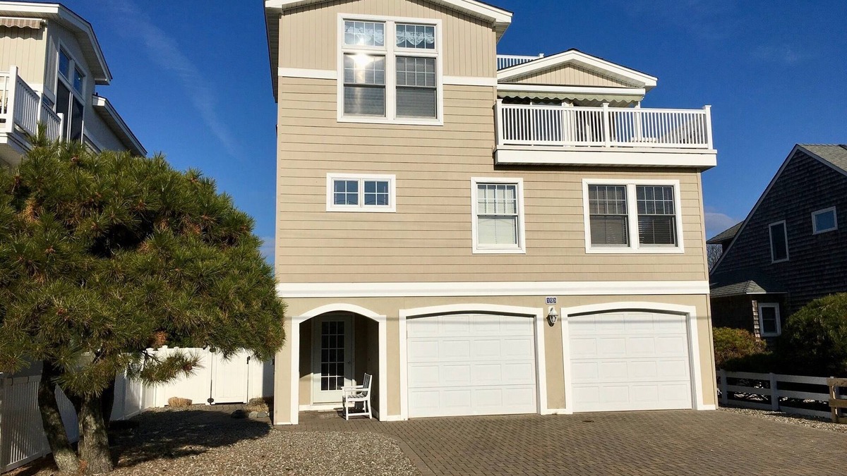 Beach Haven Terrace House | Sleeps 10 - 4 Bed, 3 Bath on Beach Block, Outdoor Kitchen & Entertainment Area
