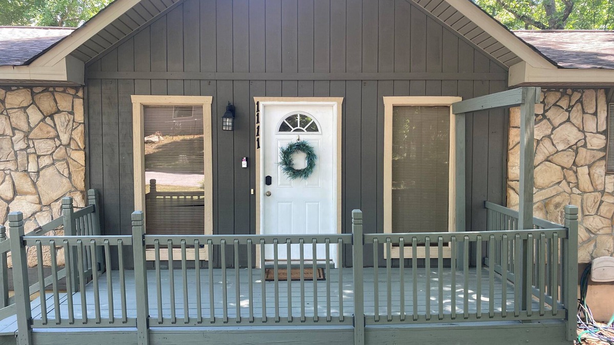 Fortson House | Sleeps 10, 5 Bedroom Home, Peaceful Neighborhood w/Community Pool Access