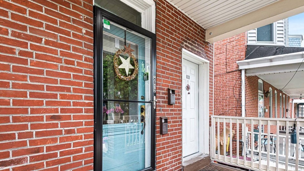 Wilmington House | Sleeps 10, 5 BR 2BA, 5 beds 1King + 4Queen, perfect for long stays