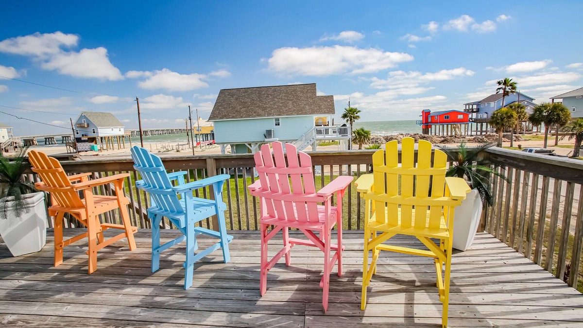 San Luis House | Sleeps 10- Beach House Steps to the Beach! 6 seat golf cart available!