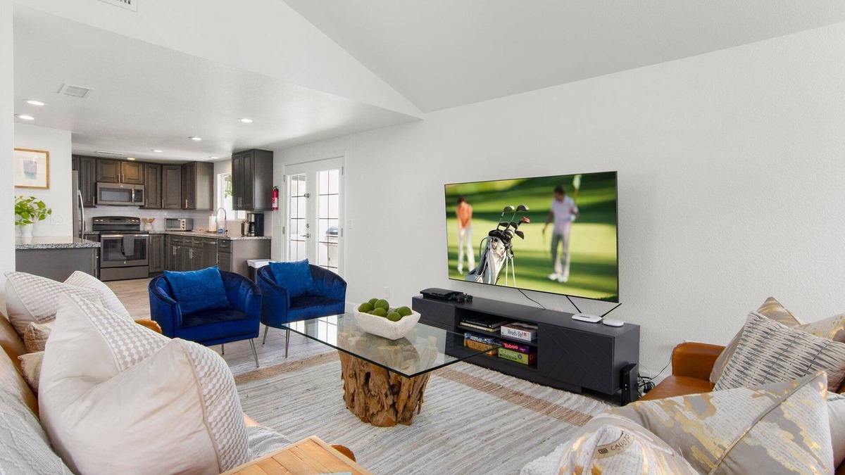 Pima Meadows House | Sleeps 11-Heated Pool-5 min to Old Town-Fire Pit-BBQ-King Bed
