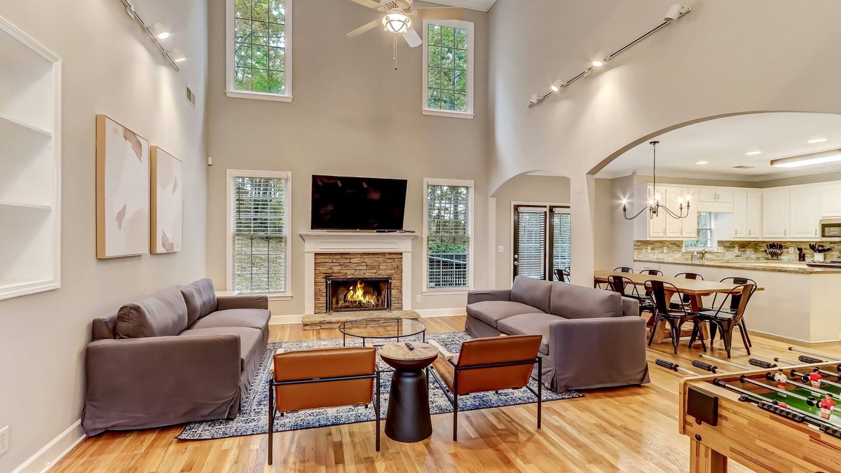 Suwanee House | *Sleeps 11* Spacious Suwanee house with home gym