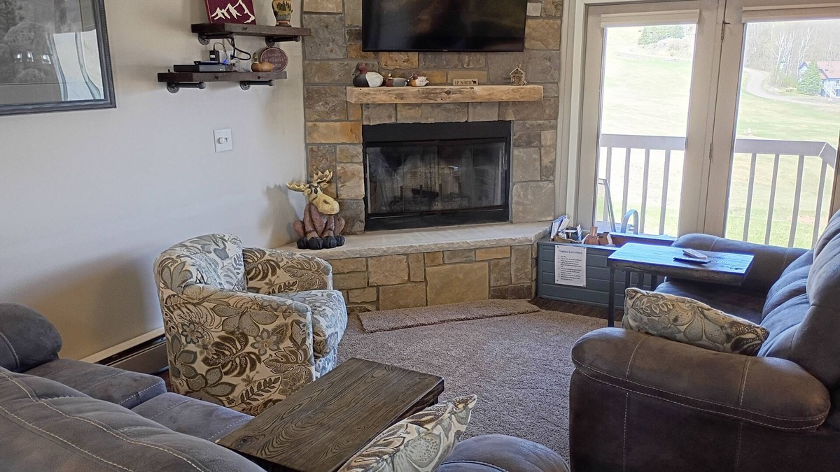 Upson Cabin | Sleeps 12 4BR/3BA Ski-in/Out Condo WiFi/AC/Lake/ATV/Hike/Snowmobile-Dog Friendly