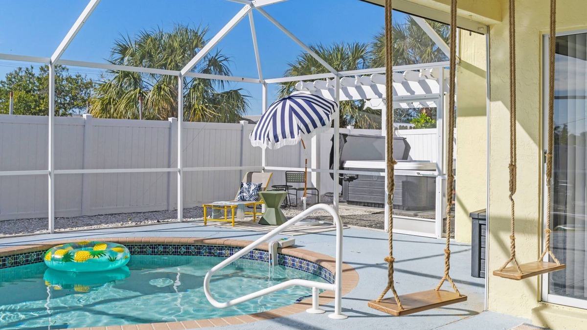 Palma Sola House | Sleeps 12~Covered Pool~Hot Tub~BBQ~Putt Putt
