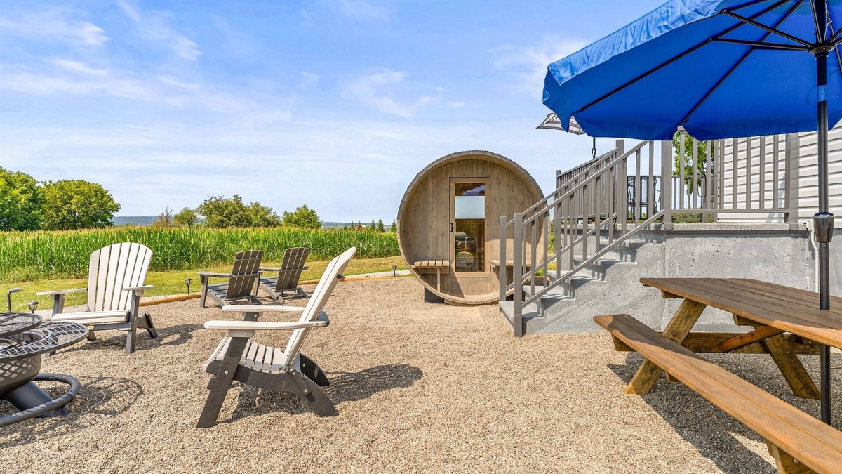 Town of Milo House | Sleeps 12 | Game Room | Sauna | Firepit | Wineries