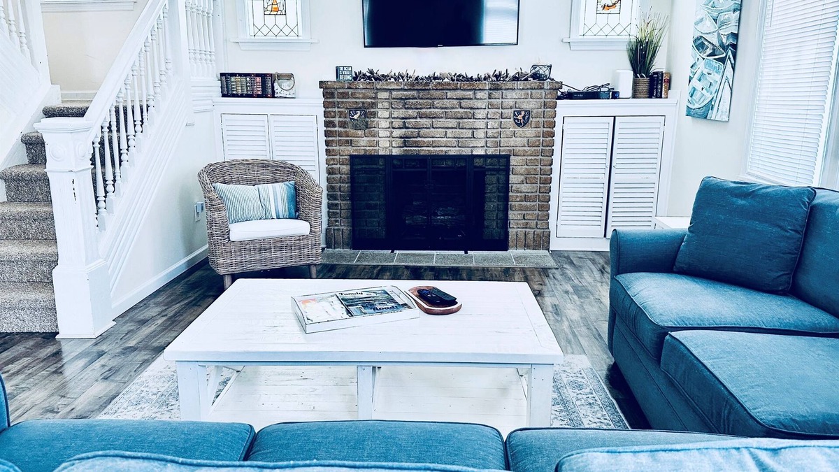Ventnor City House | Sleeps 12 | Lively Street near Beach, Dining & Wawa | Quick Uber to Casinos