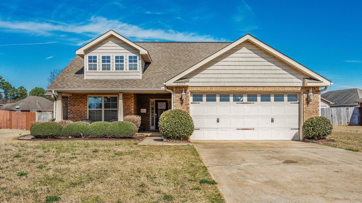 Harvest House | Sleeps 12 recently built 4 bedroom Nesteled Inn at Rock Creek