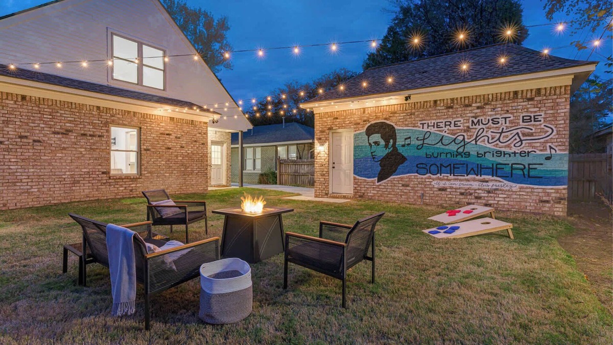 Vollintine-Evergreen House | Sleeps 12 - Shuffleboard Fire Pit Near Beale St