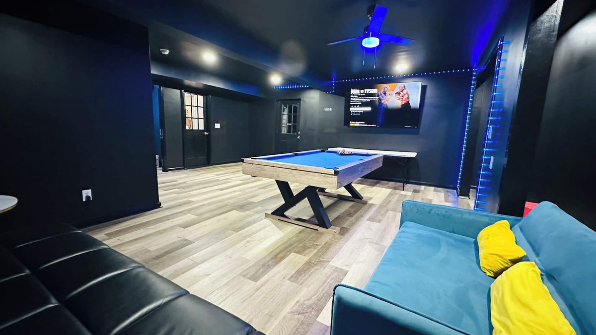 Buford House | ☀️SLEEPS 12🏠 WITH PRIVATE INGROUND SWIMMING POOL/POOL TABLE/AMENITIES