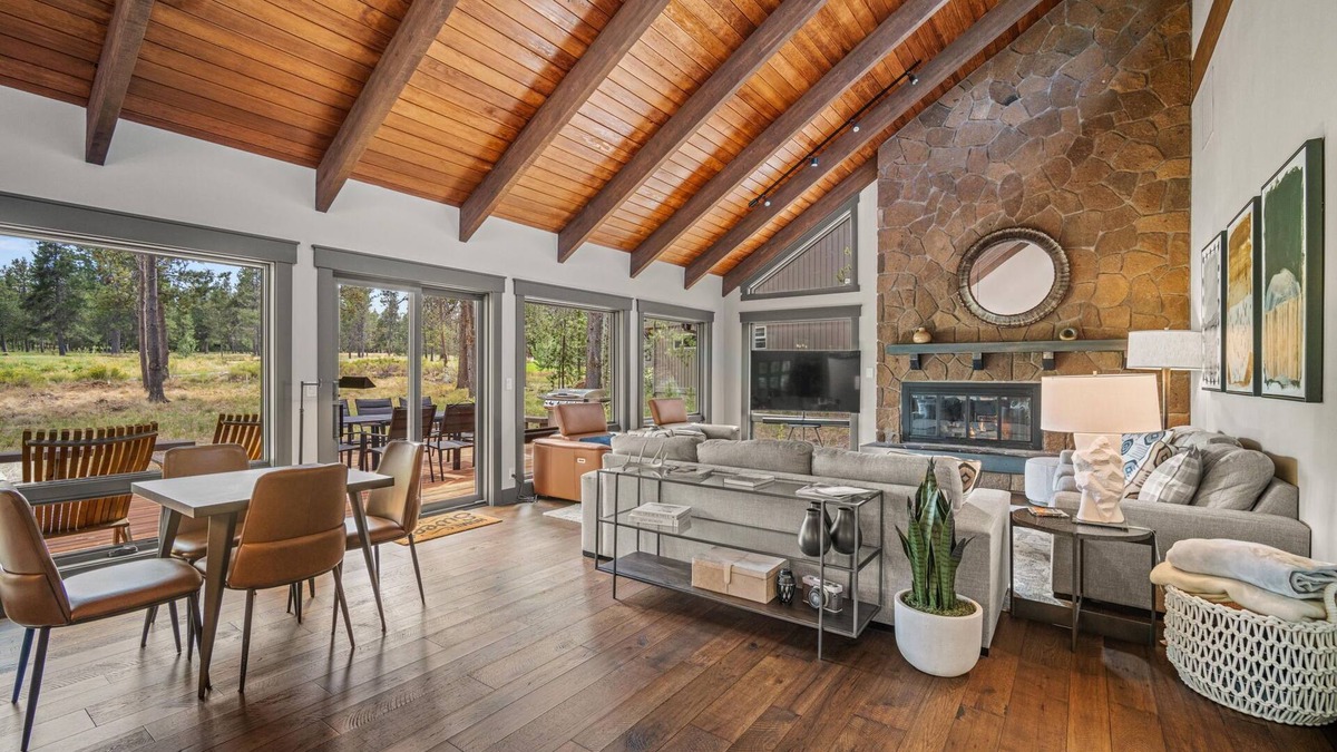 Sunriver House | Sleeps 14+ | 7 bed, 6 bath | SHARC | Peloton